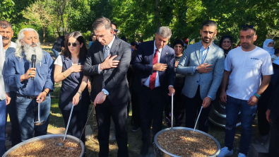 Başkan Somyürek Kırklar Cem Evinde düzenlenen Hz Hüseyin'i Anma programına katıldı