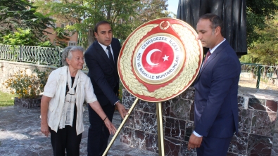 MUHTARLAR GÜNÜ DOLAYISIYLA TÖREN DÜZENLENDİ