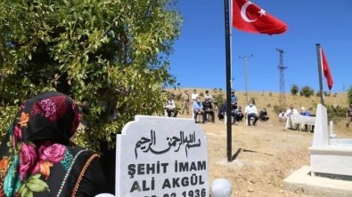 PKK TARAFINDAN ŞEHİD EDİLEN GÜNEYBAŞI KÖYÜ ŞEHİTLERİ TÖRENLE ANILDI