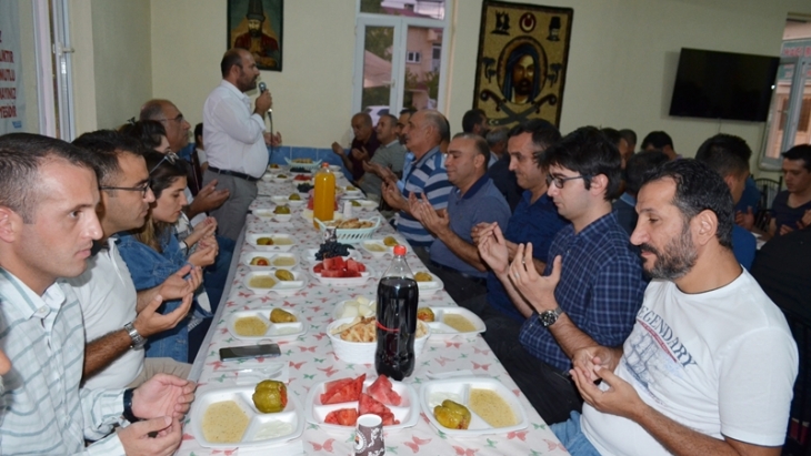 Başkan Yıldız Cem evinde jandarmanın verdiği iftar yemeğine katıldı