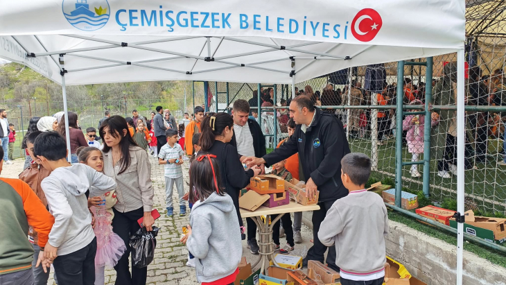 Belediyemiz tarafından çocuklarımıza ikramlık dağıtıldı