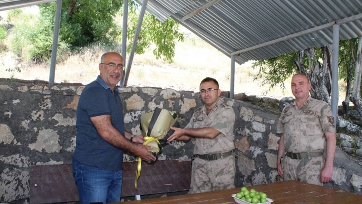 JANDARMANIN KURULUŞ YILDÖNÜMÜ MÜNASEBETİYLE BAŞKAN MEHMETÇİKLERLE BİR ARAYA GELDİ