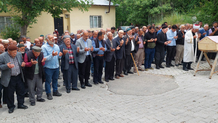 BAŞKAN YILDIZ TUGAÇ AİLESİNİN CENAZE MERASİMİNE KATILDI