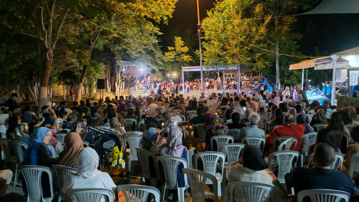 Tekya Aile Çay Bahçesinde Emrah Güllü konseri