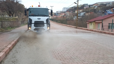 CADDE VE KALDIRIMLARDA TEMİZLİK ÇALIŞMASI