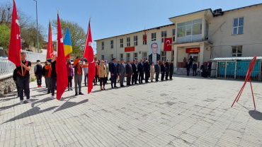 BAŞKAN VEKİLİ YILMAZ 23 NİSAN ÇELENK TÖRENİNE KATILDI