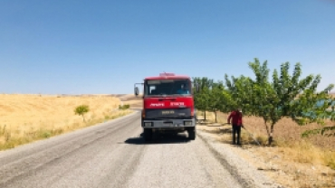 Çemişgezek Belediyesinden Ağaç Sulama Çalışmaları