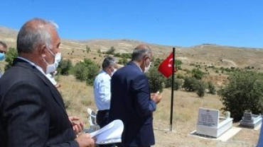 PKK TARAFINDAN ŞEHİD EDİLEN GÜNEYBAŞI KÖYÜ ŞEHİTLERİ TÖRENLE ANILDI