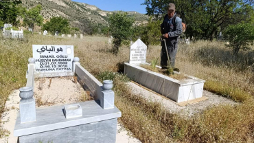 MEZARLIK OT BİÇME VE BAKIM ÇALIŞMALARI DEVAM EDİYOR