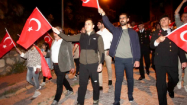 BAŞKAN SOMYÜREK FENER ALAYI YÜRÜYÜŞÜNE KATILDI