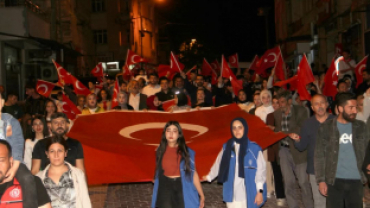 BAŞKAN SOMYÜREK FENER ALAYI YÜRÜYÜŞÜNE KATILDI