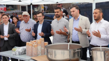 Belediyemiz tarafından vatandaşlarımıza aşure ikramında bulunduk