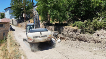 Hacıcami Mahallesine güvenli yollar kazandırıyoruz