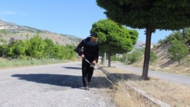 MUSTAFA ATAŞ BULVARINDA TEMİZLİK ÇALIŞMASI