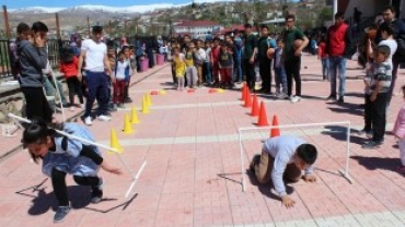 Şenlik havasında kermes yapıldı