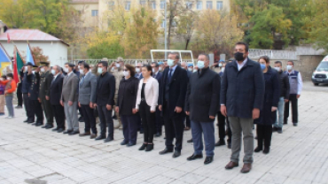 ÇEMİŞGEZEK'TE 10 KASIM ANMA TÖRENİ DÜZENLENDİ