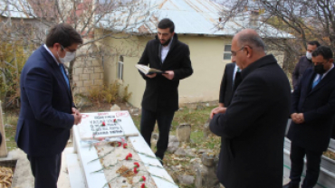 ŞEHİT ÖĞRETMEN YAŞAR UYTUN KABRİ BAŞINDA DUALARLA ANILDI