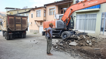 Belediyemiz tarafından yol yenileme çalışmaları devam ediyor