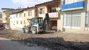 Belediyemiz tarafından yol yenileme çalışmaları devam ediyor