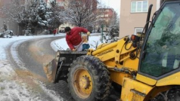 KAR TEMİZLEME VE TUZLAMA ÇALIŞMALARI DEVAM EDİYOR