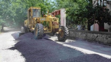 BOZULAN YOLLARDA ASFALT ÇALIŞMASI