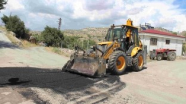 BOZULAN YOLLARDA ASFALT ÇALIŞMASI