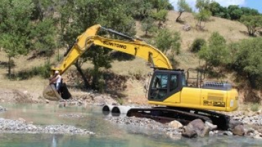 KÜÇÜK KUMLUKTA GÖLÜN ÖNÜNÜ TUTMA ÇALIŞMALARI