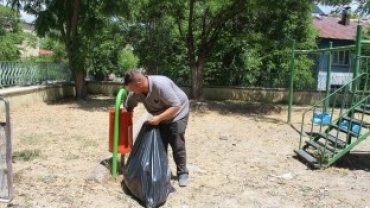 Çemişgezek'te Çevre Temizliği ve Ot Biçme Çalışmaları Devam Ediyor