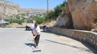 Hastane çevresi ve yollarda temizlik çalışması