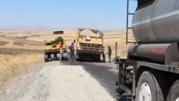 Çemişgezek Feribot yolunda asfalt çalışması