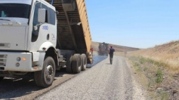 Çemişgezek Feribot yolunda asfalt çalışması