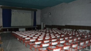 200 kişilik sinema salonu